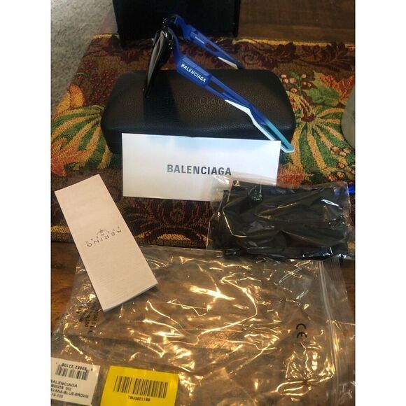 ??? New Balenciaga sunglasses Comes with case authenticity certificate￼￼. main image 6